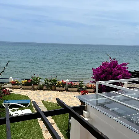 Newly Renovated 2 Bedroom Beachfront House Sitio de Calahonda Buitenkant foto