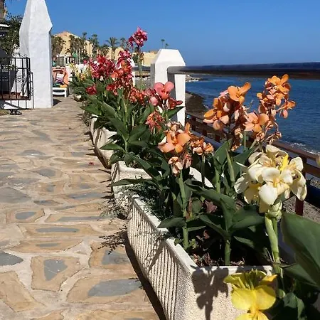 Newly Renovated 2 Bedroom Beachfront House Sitio de Calahonda Buitenkant foto