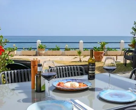Newly Renovated 2 Bedroom Beachfront House Sitio de Calahonda Buitenkant foto