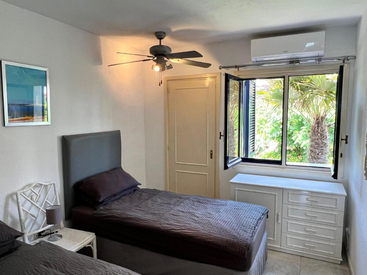 Newly Renovated 2 Bedroom Beachfront House * Sitio de Calahonda
