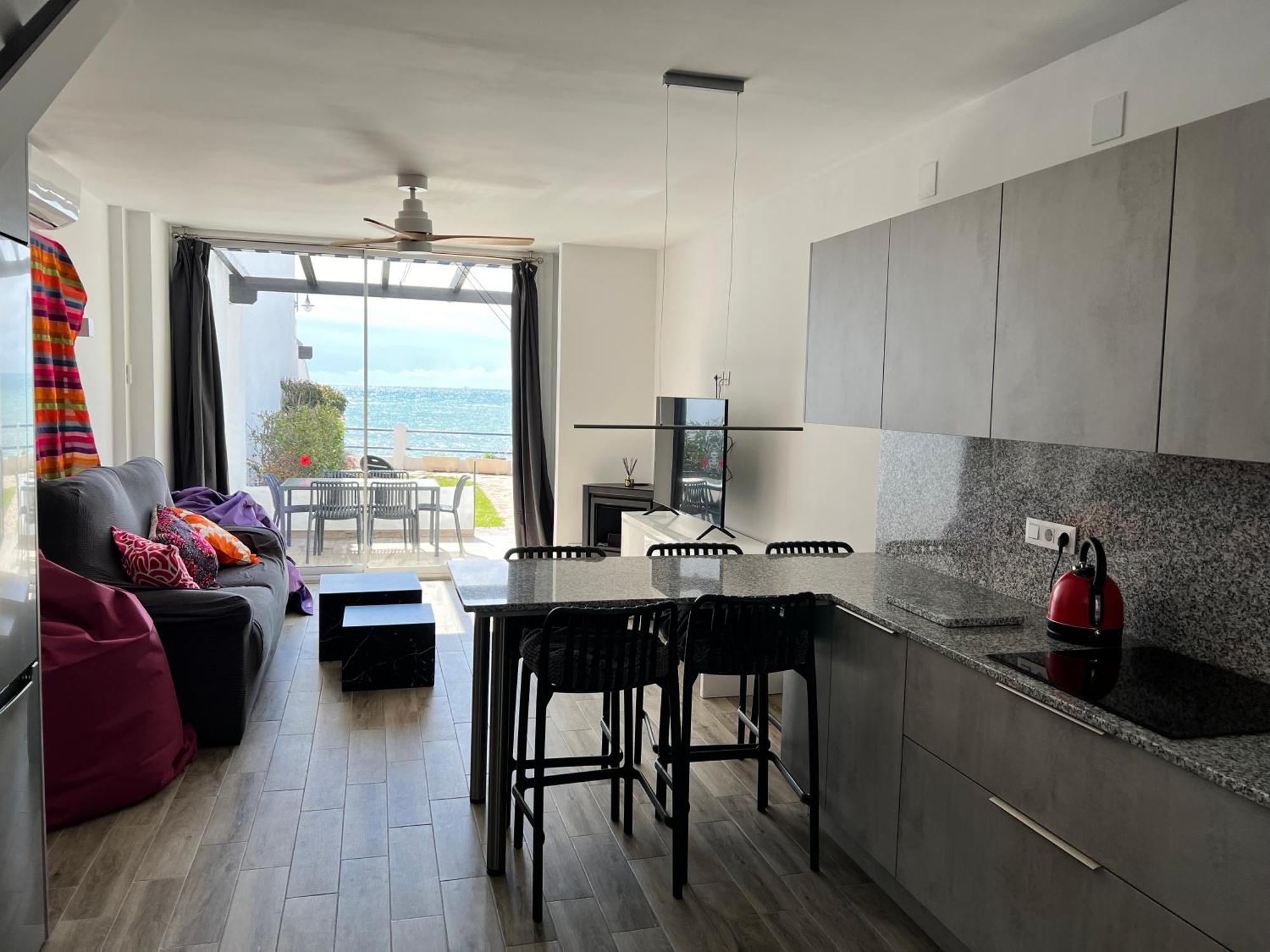 Newly Renovated 2 Bedroom Beachfront House