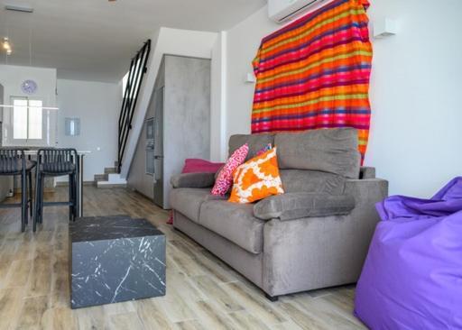 Newly Renovated 2 Bedroom Beachfront House Appartement *