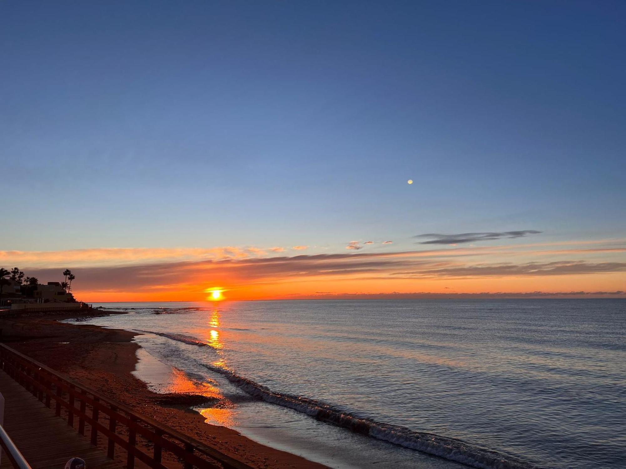 Appartement Newly Renovated 2 Bedroom Beachfront House Sitio de Calahonda